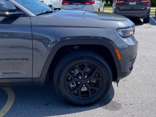 Used 2025 Jeep Grand Cherokee L Altitude AWD/4WD image 9