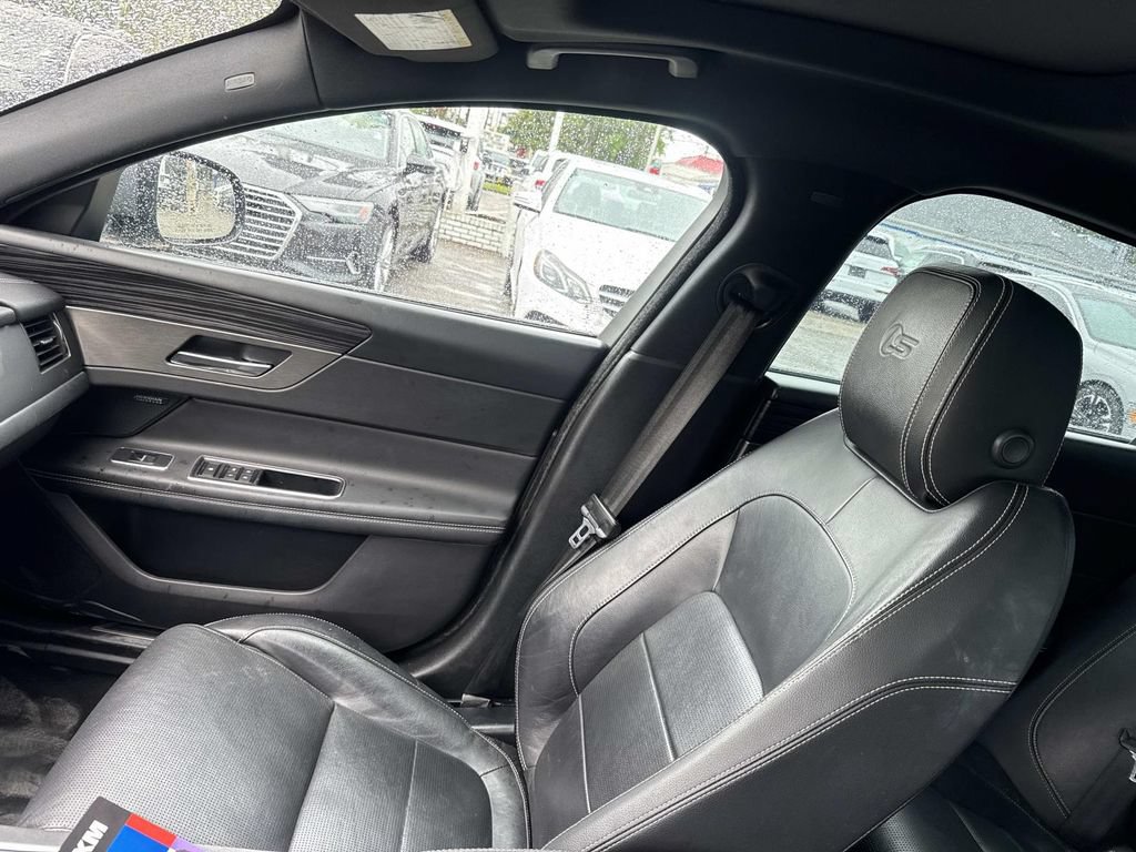 Used 2017 Jaguar XF S RWD image 18