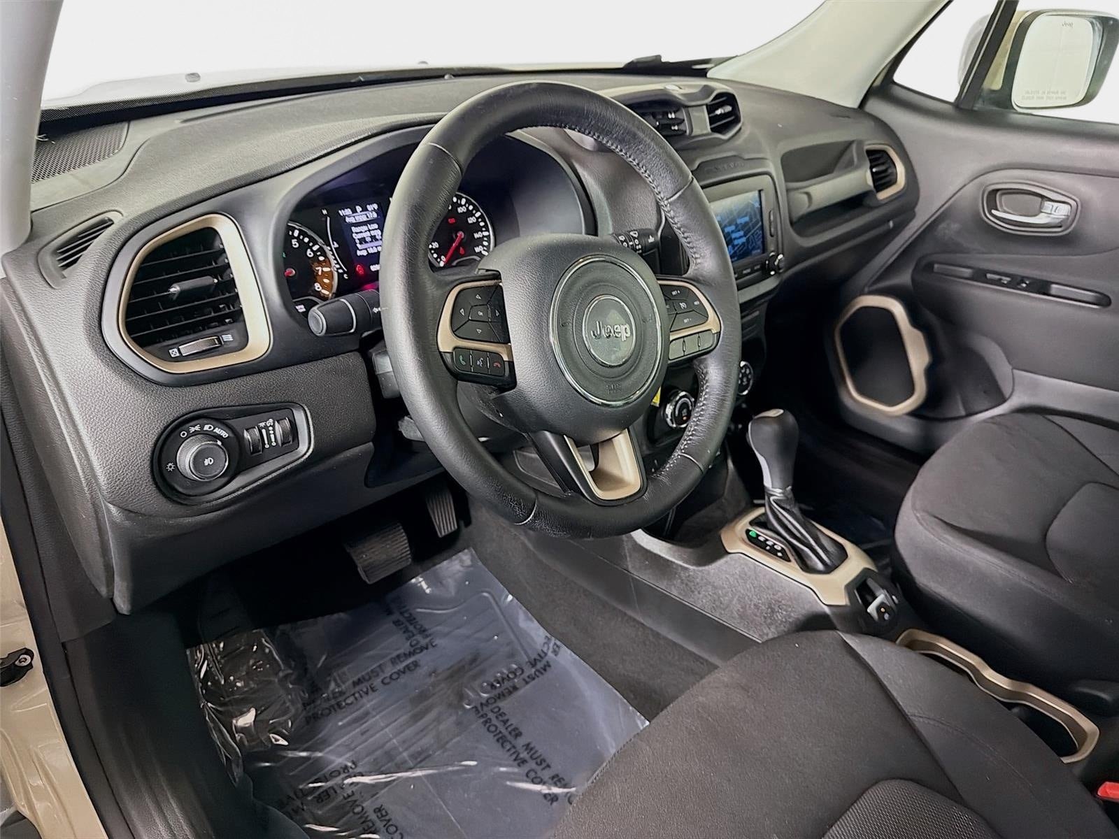 Used 2015 Jeep Renegade Latitude FWD image 9