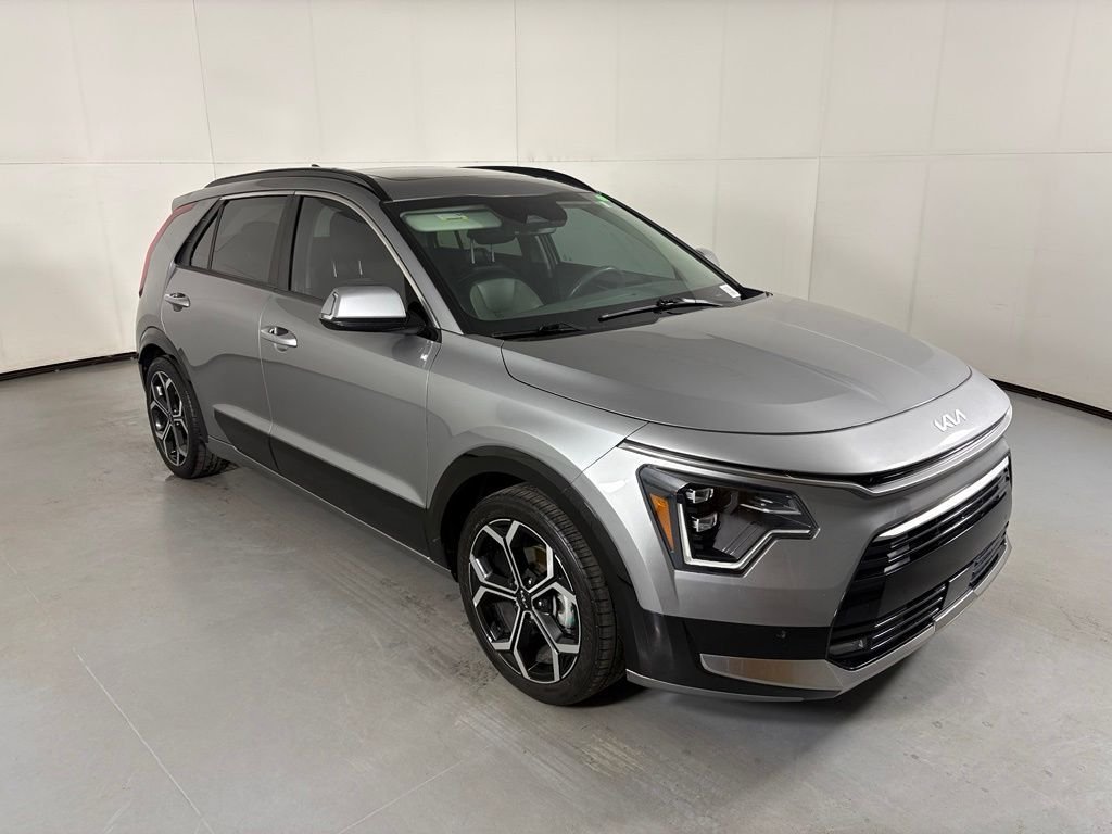 Used 2023 Kia Niro SX Touring FWD image 2