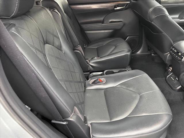 Certified 2020 Toyota Highlander Platinum AWD/4WD image 19