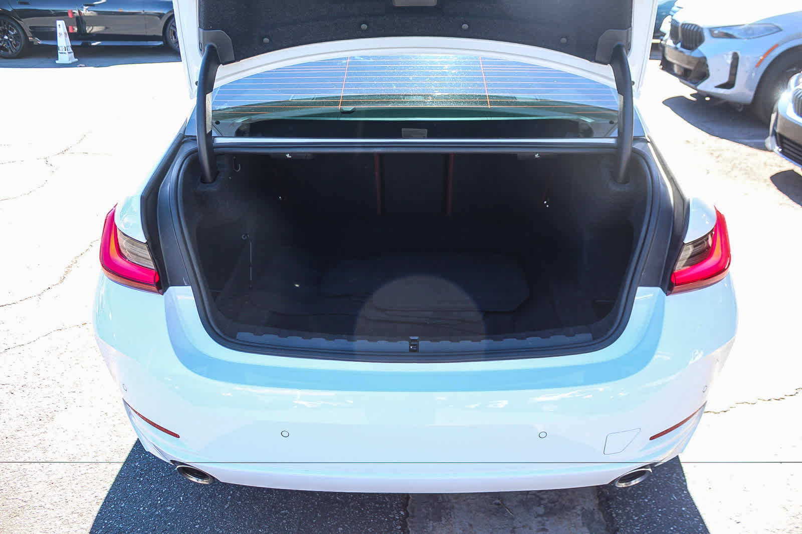 Used 2024 BMW 330i Sedan w/ Premium Package RWD image 27