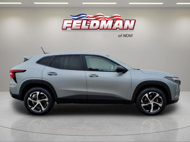 Used 2024 Chevrolet Trax RS FWD image 7
