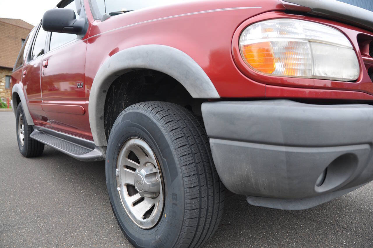 Used 2001 Ford Explorer XLS AWD/4WD image 5