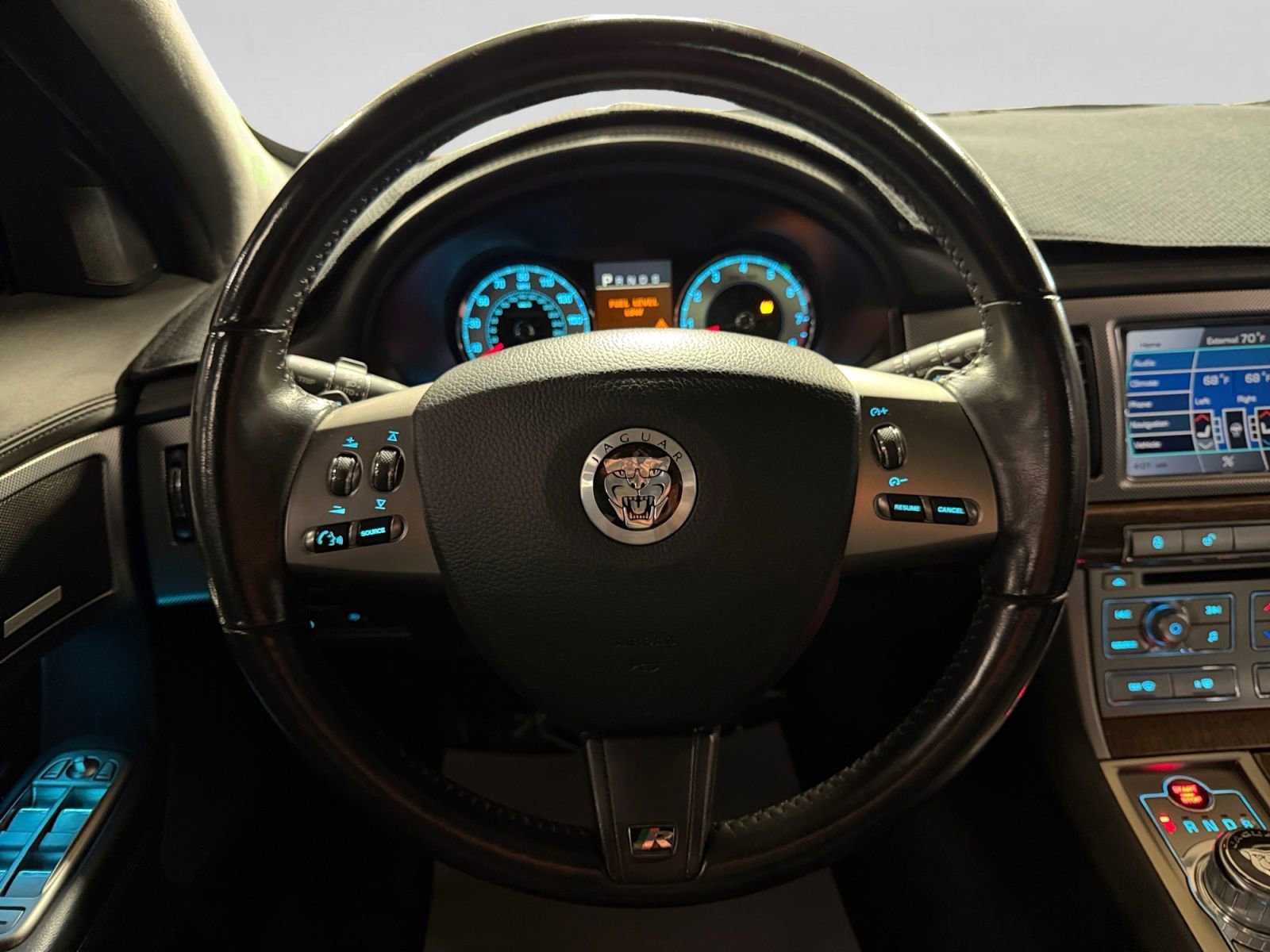 Used 2011 Jaguar XF R RWD image 19