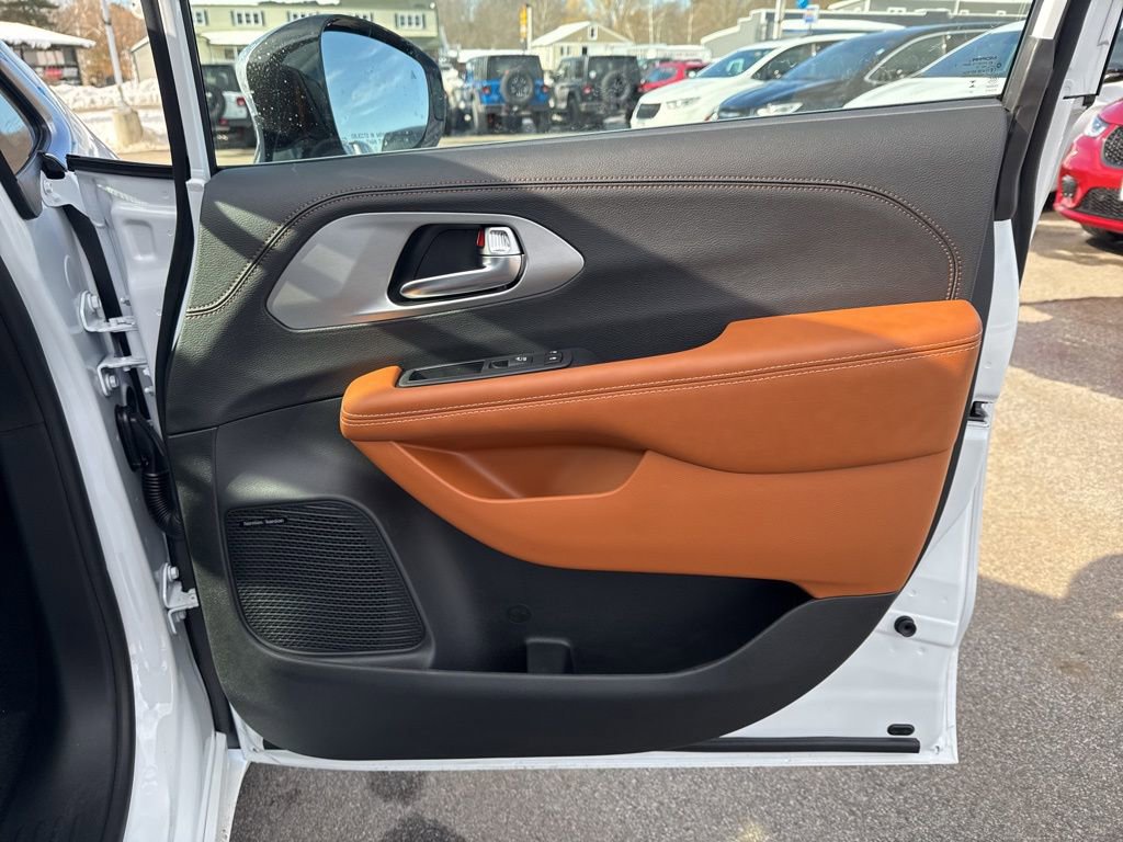 New 2026 Chrysler Pacifica Pinnacle AWD/4WD image 34