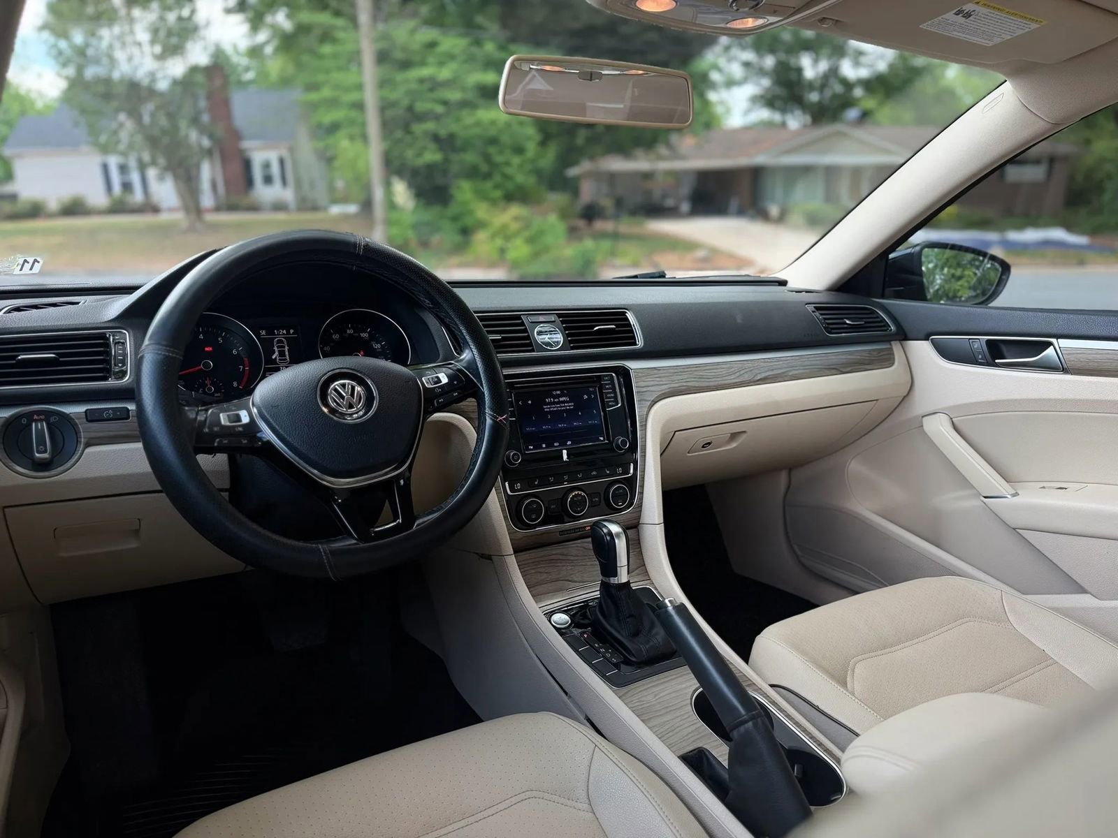 Used 2017 Volkswagen Passat 1.8T SE FWD image 10