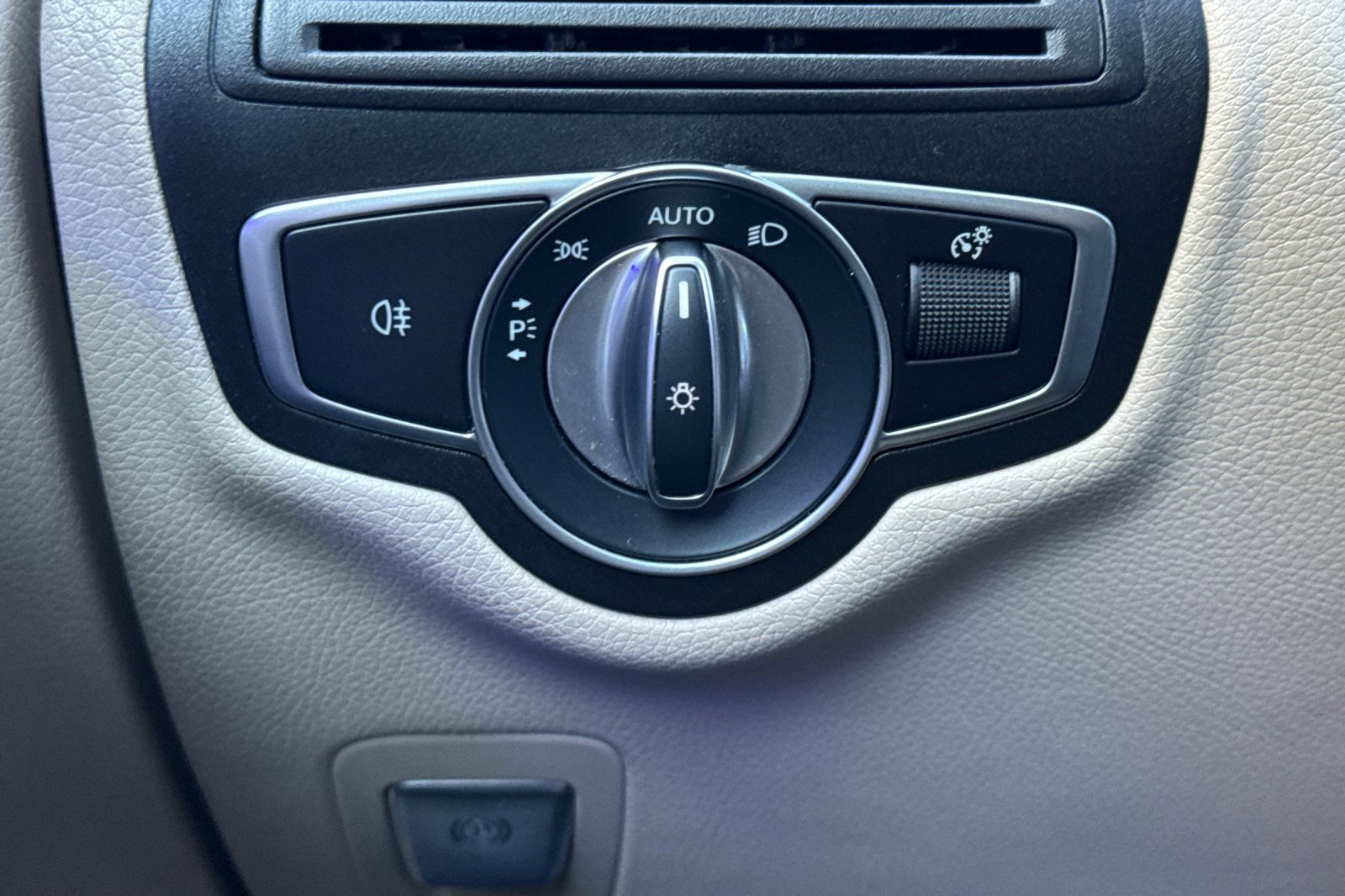 Used 2021 Mercedes-Benz GLC 300 4MATIC Coupe image 32