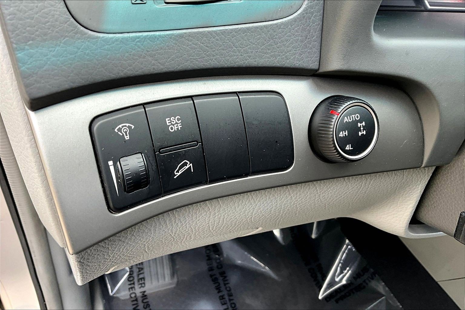 Used 2009 Kia Borrego LX w/ Convenience Pkg AWD/4WD image 36