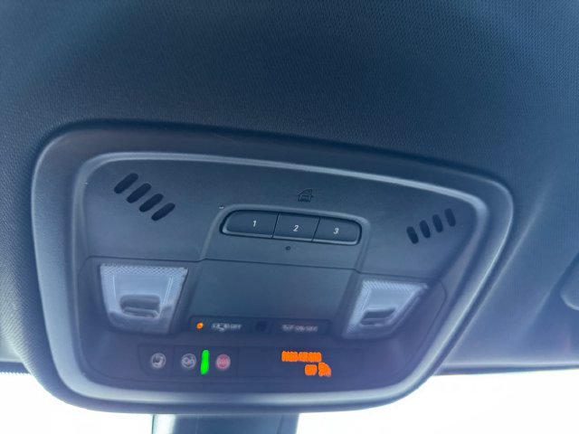 Used 2023 Chevrolet Traverse LT FWD image 26