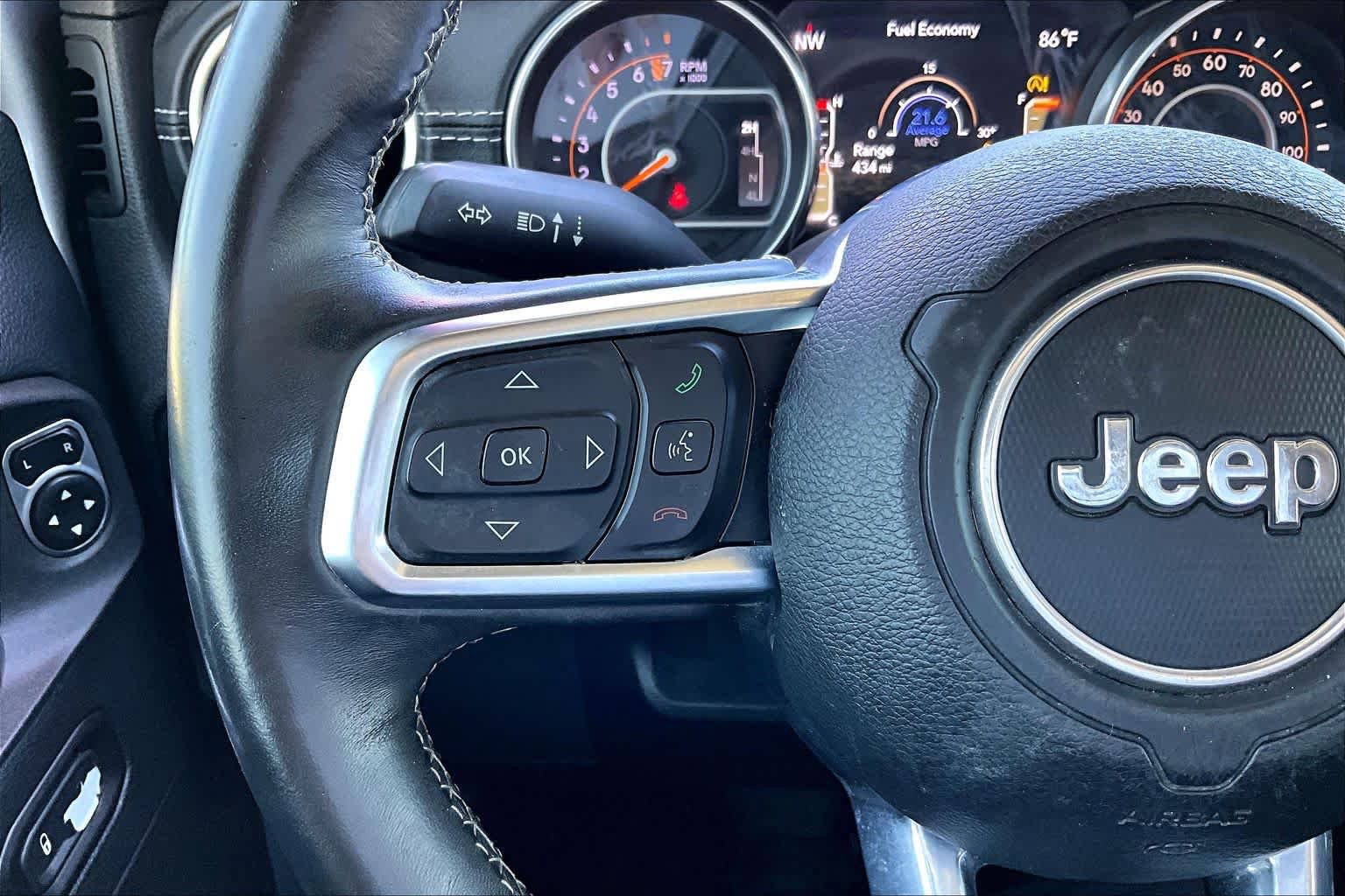 Used 2018 Jeep Wrangler Unlimited Sahara AWD/4WD image 24