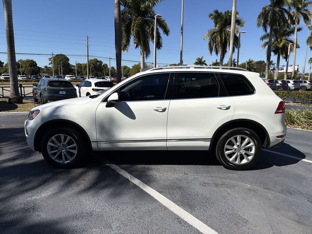 Used 2013 Volkswagen Touareg Sport image 5