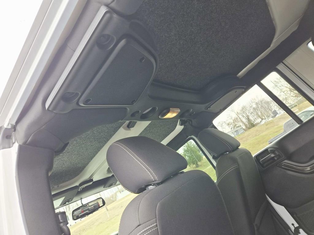 Used 2017 Jeep Wrangler Unlimited Sahara w/ Max Tow Package image 13