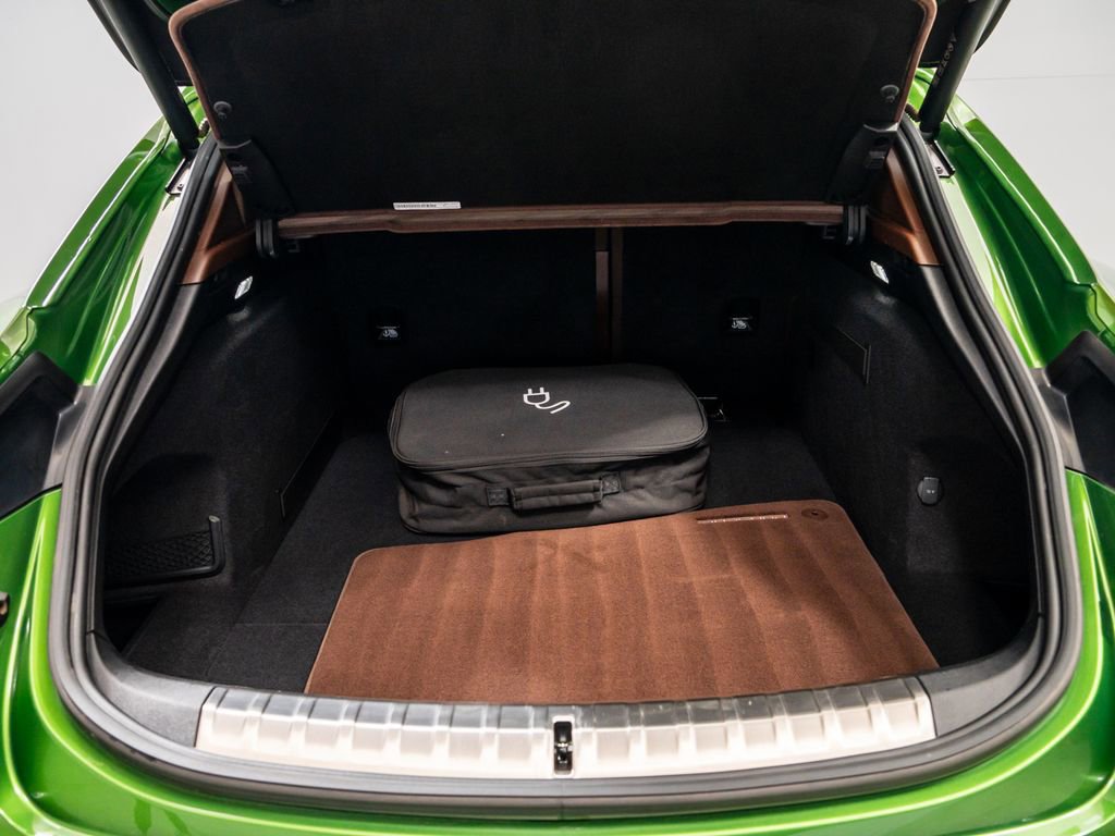 Used 2022 Porsche Taycan Turbo S image 32