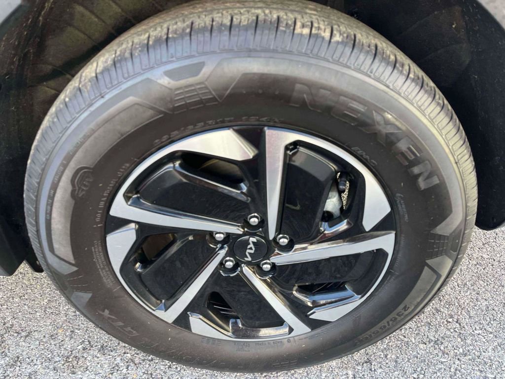 Used 2025 Kia Sportage LX image 33