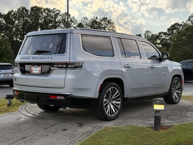 Used 2023 Jeep Grand Wagoneer Series III AWD/4WD image 7
