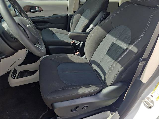 Used 2024 Chrysler Voyager LX image 15