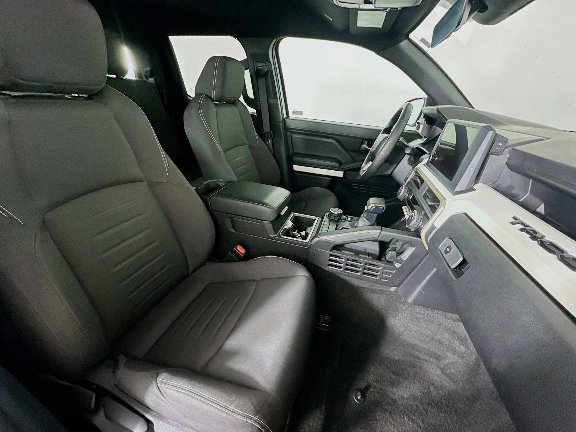 Used 2024 Toyota Tacoma TRD Off-Road image 31