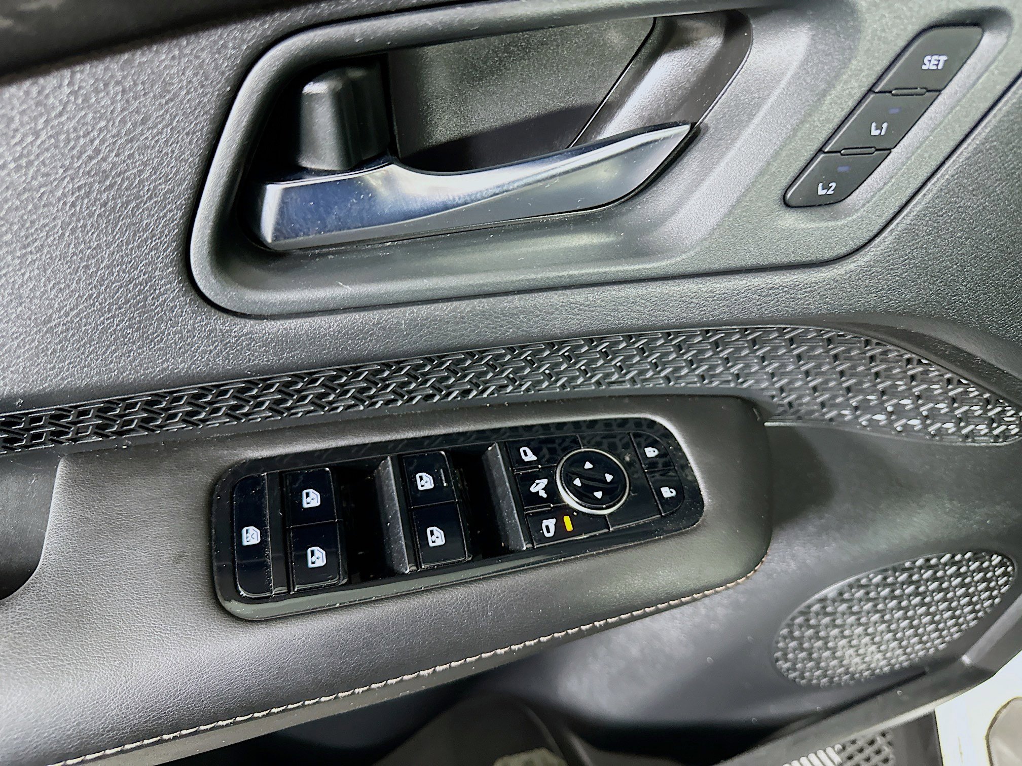 Used 2023 Nissan Ariya AWD image 15