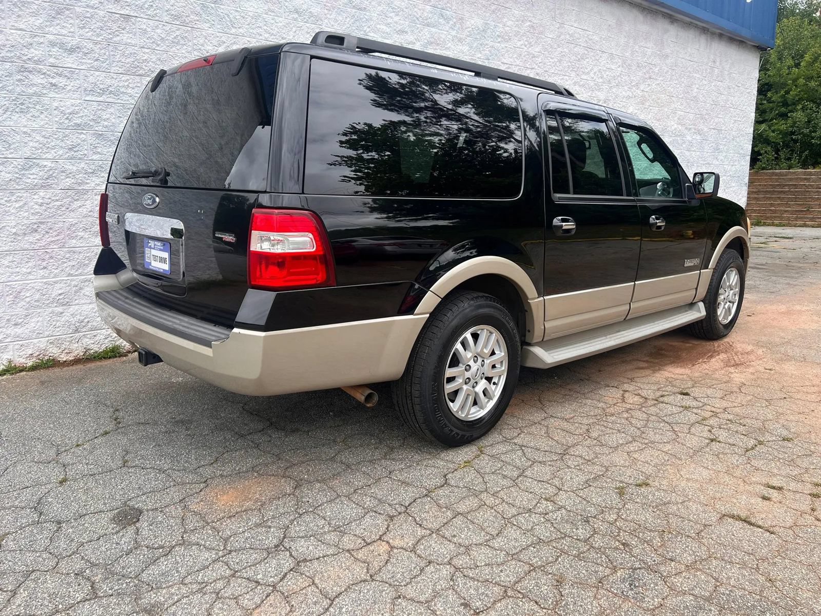 Used 2007 Ford Expedition EL Eddie Bauer RWD image 2