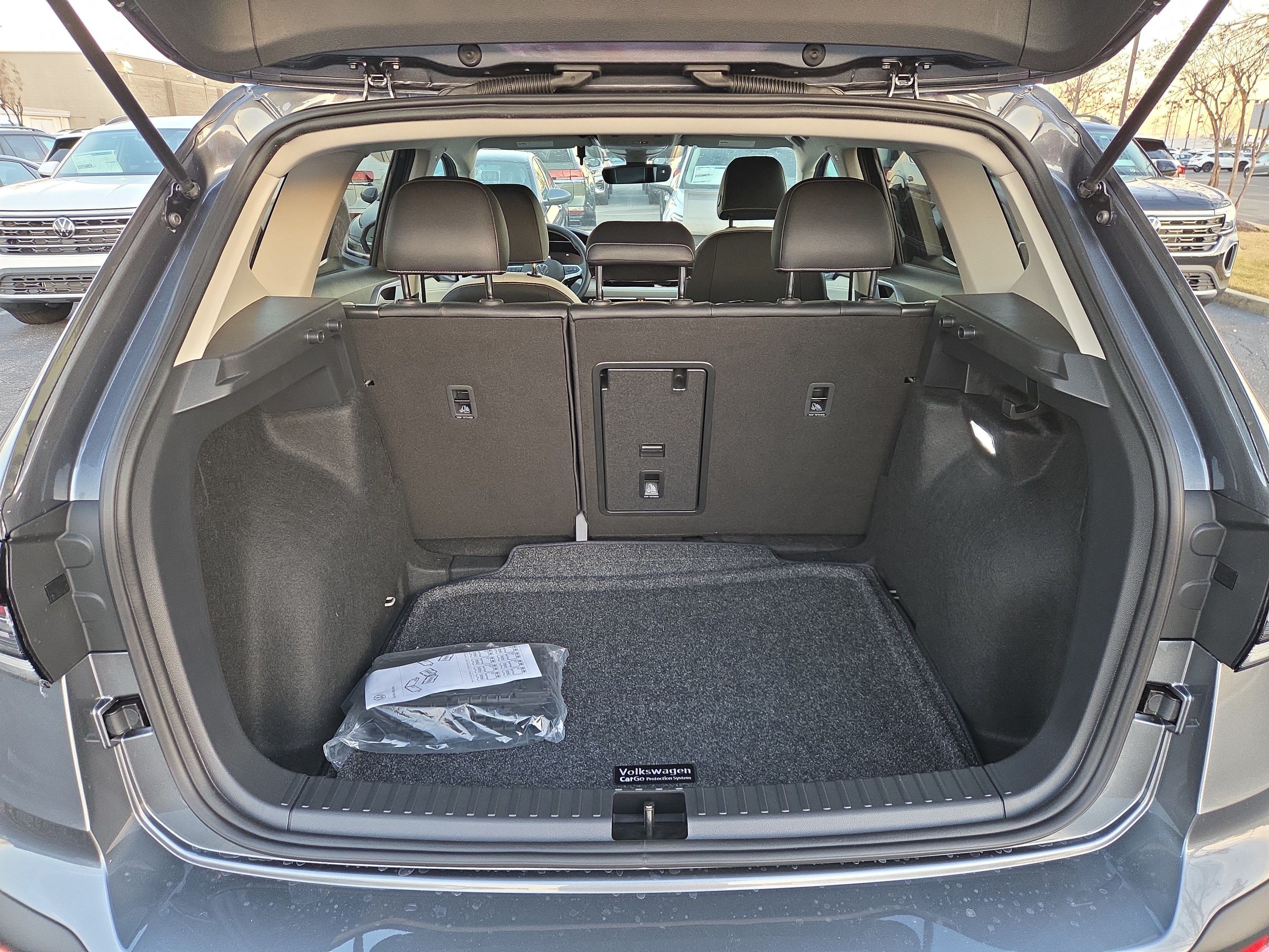 New 2026 Volkswagen Taos SE FWD image 8