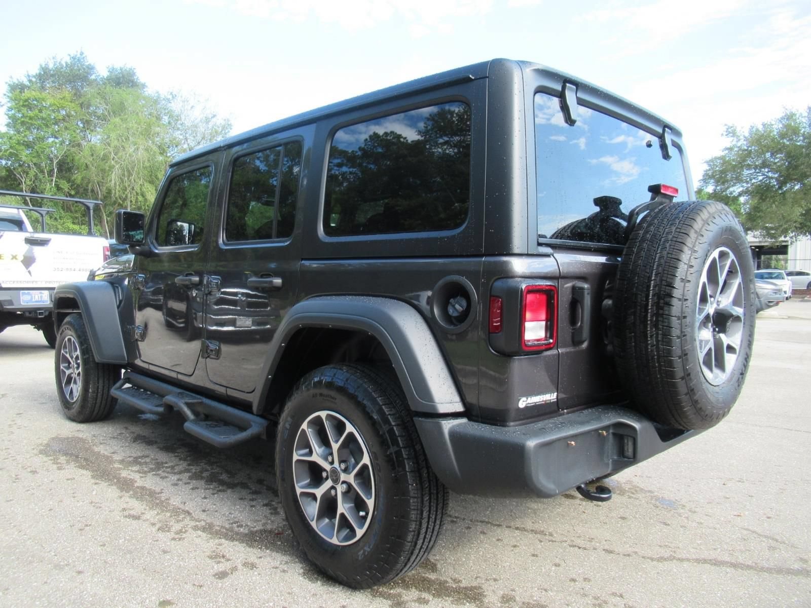 Used 2024 Jeep Wrangler Unlimited Sport AWD/4WD image 5