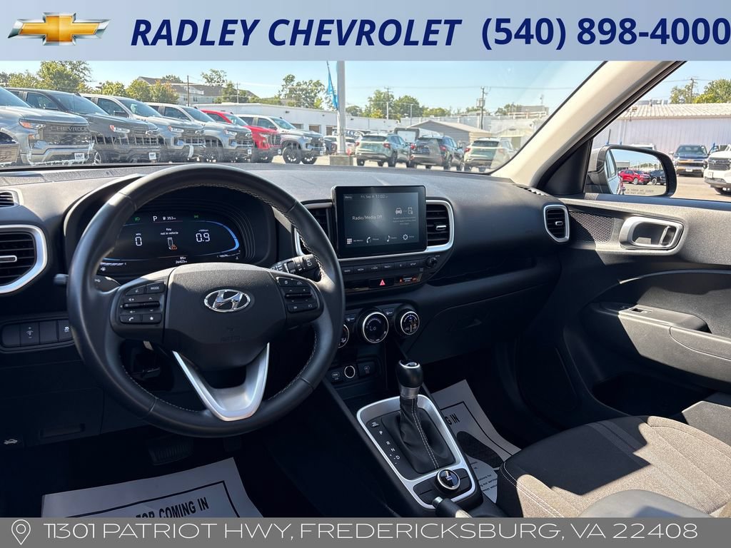 Used 2025 Hyundai Venue SEL FWD image 14
