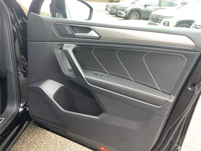 Used 2022 Volkswagen Tiguan SE R-Line image 27