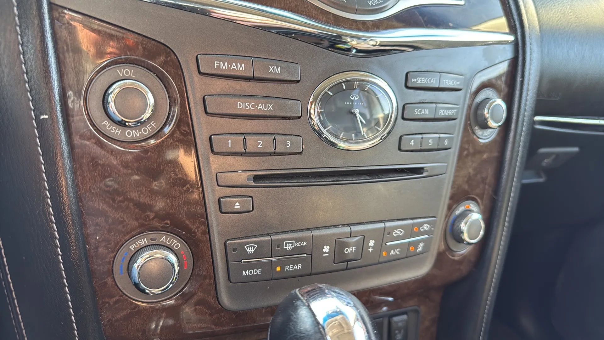 Used 2015 INFINITI QX80 4WD w/ Driver's Assistance Package image 41