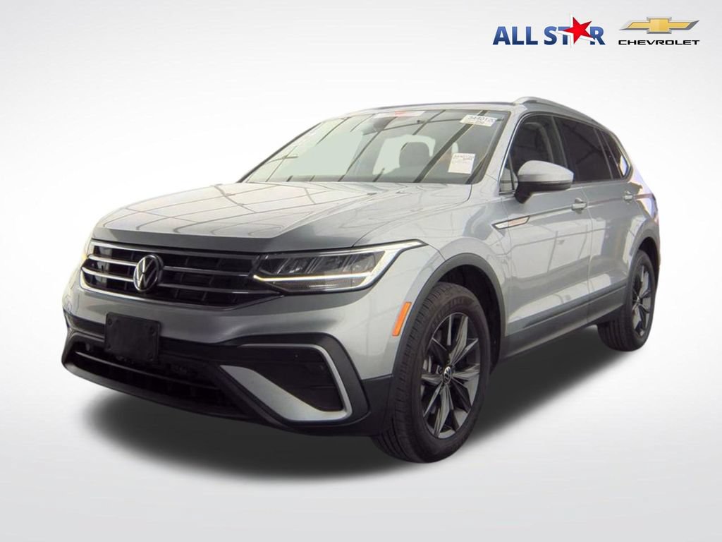 Used 2023 Volkswagen Tiguan SE w/ Panoramic Sunroof Package FWD image 1