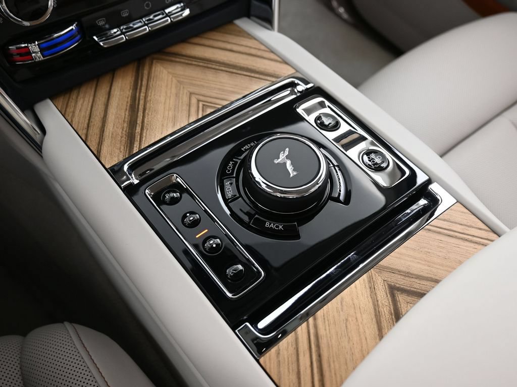 Certified 2024 Rolls-Royce Cullinan AWD/4WD image 23