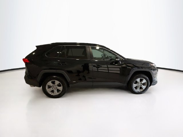 Certified 2022 Toyota RAV4 XLE w/ XLE Grade Weather Package AWD/4WD image 7