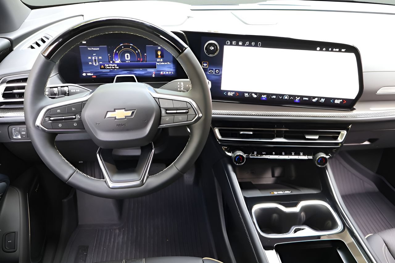 Used 2025 Chevrolet Traverse High Country w/ LPO, Floor Liner Package FWD image 14