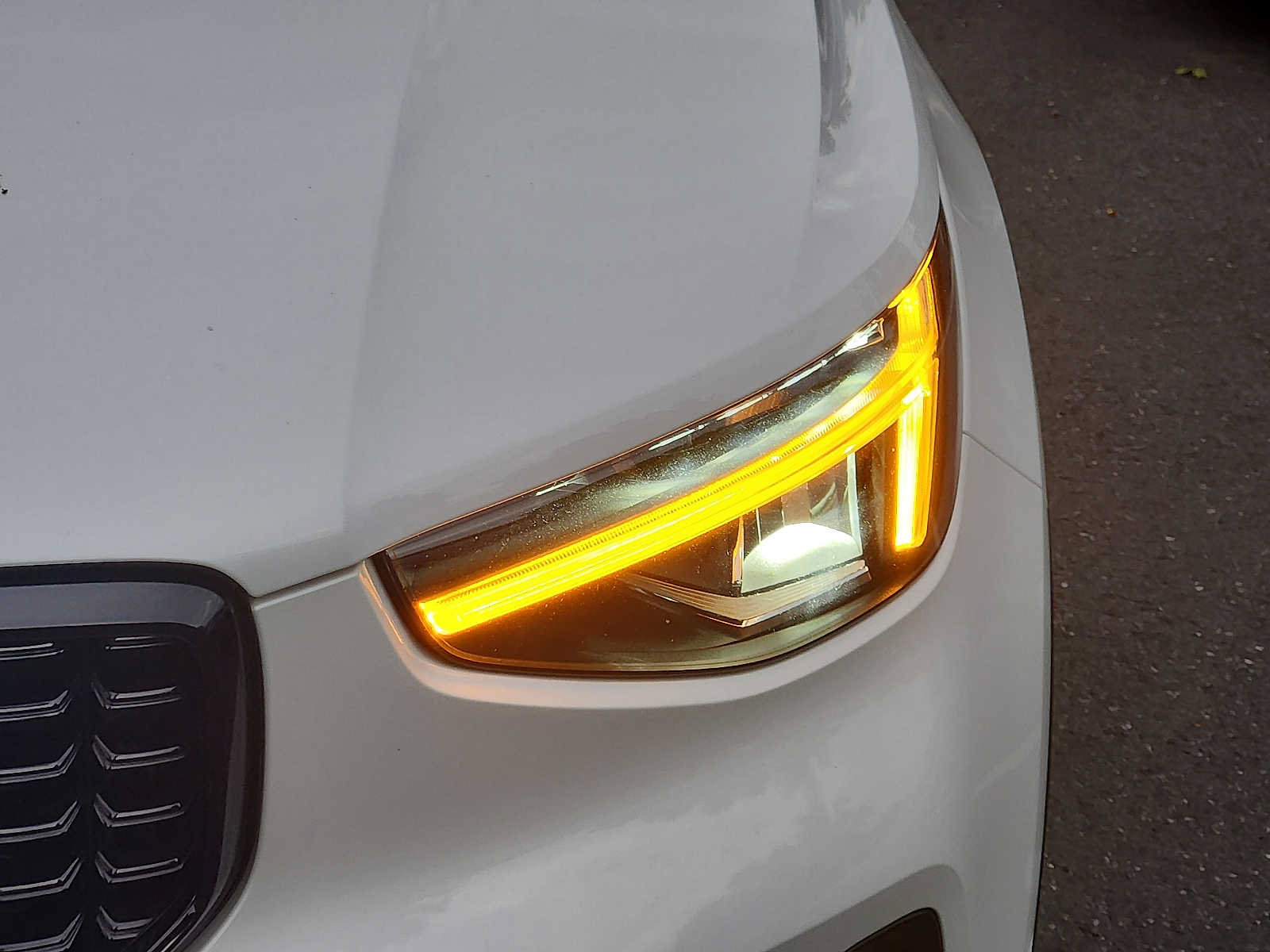 Used 2023 Volvo XC40 B5 Plus w/ Driver Assist Package AWD/4WD image 9