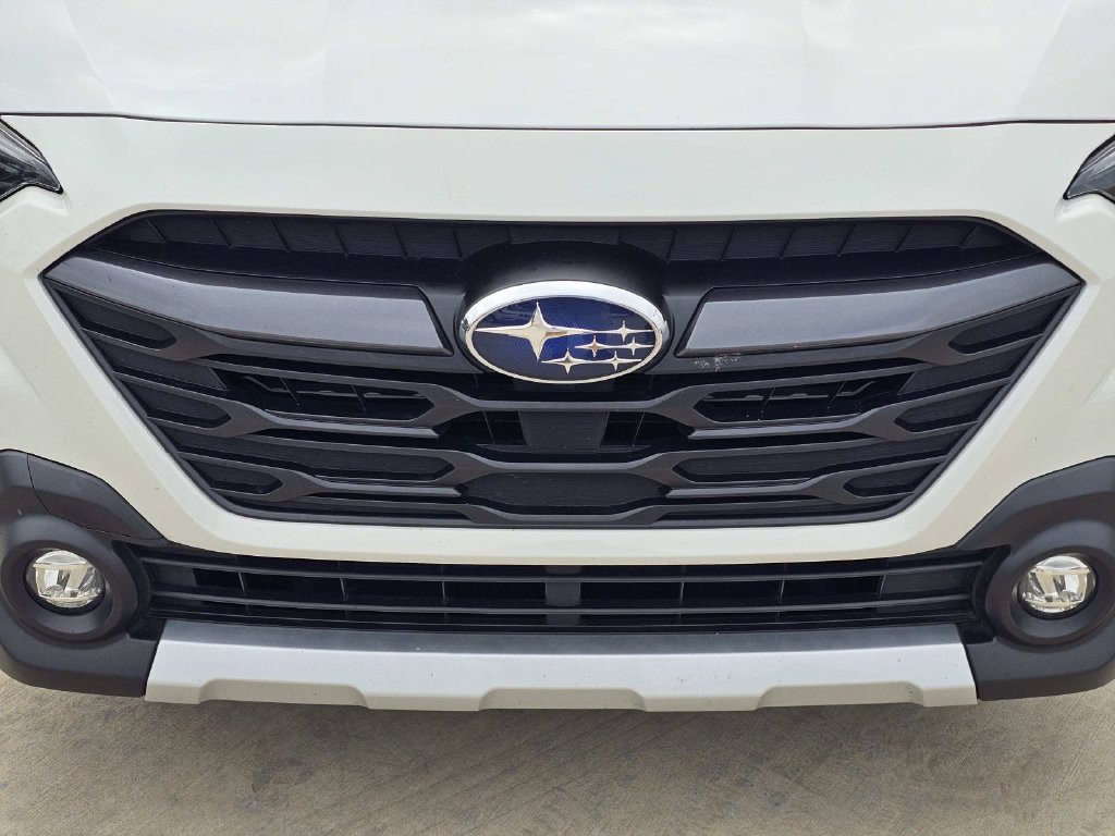 Used 2025 Subaru Outback Limited AWD/4WD image 3