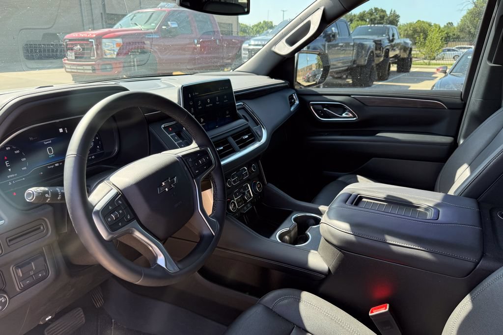 Used 2023 Chevrolet Suburban Z71 w/ Luxury Package AWD/4WD image 8
