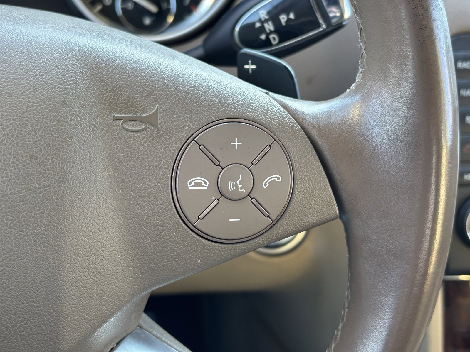 Used 2011 Mercedes-Benz GL 550 4MATIC image 25