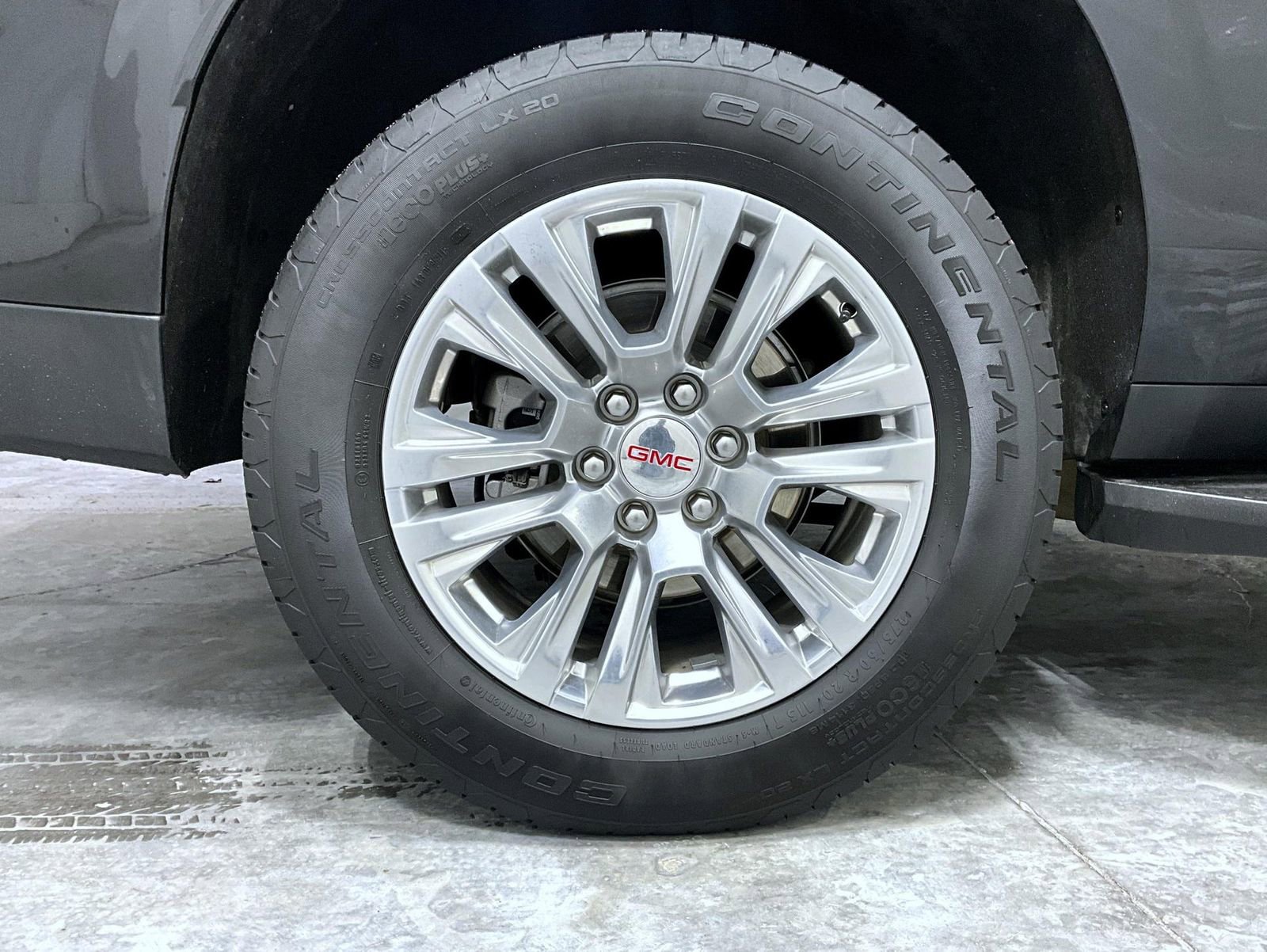 Used 2025 GMC Yukon XL Denali image 23