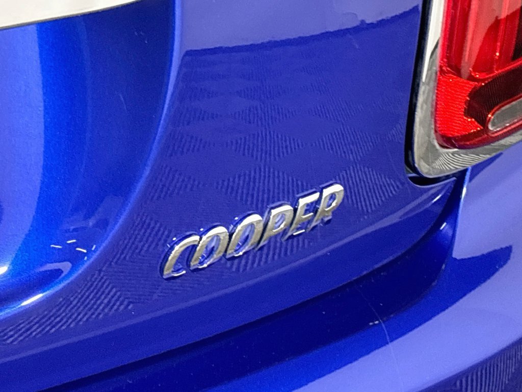 Used 2019 MINI Cooper 2-Door Hardtop w/ Premium Package FWD image 23