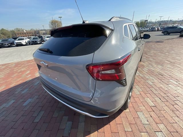 Used 2025 Chevrolet Trax LT w/ Driver Confidence Package image 16