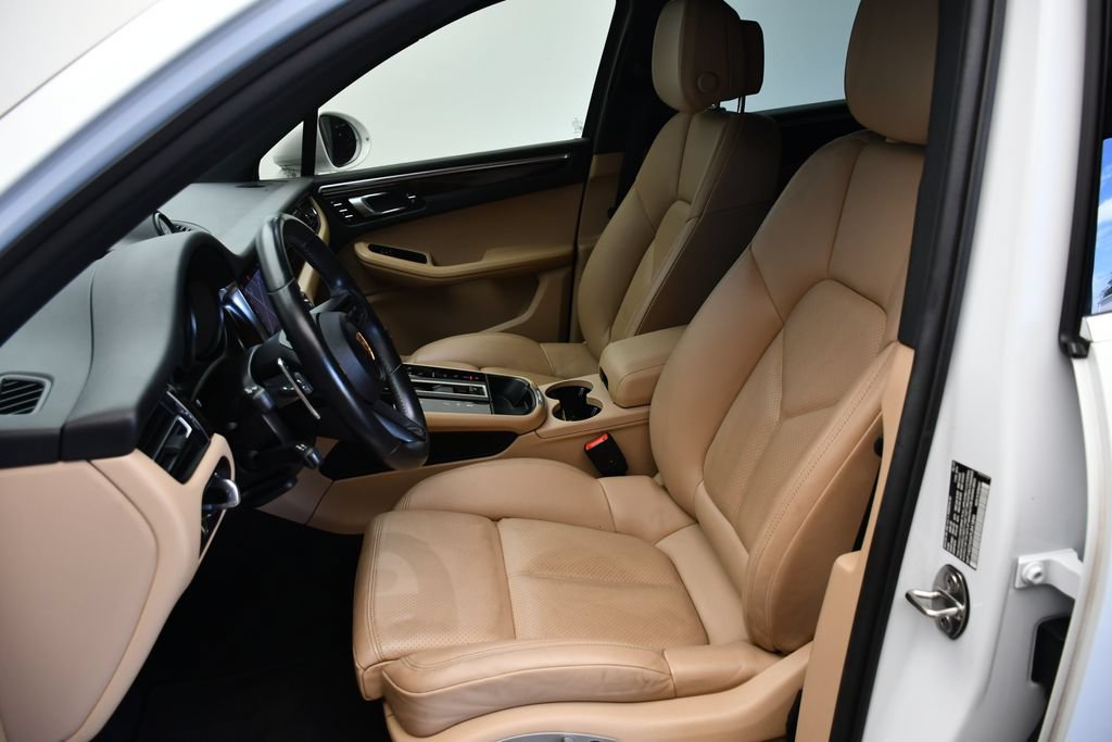 Certified 2023 Porsche Macan S AWD/4WD image 5