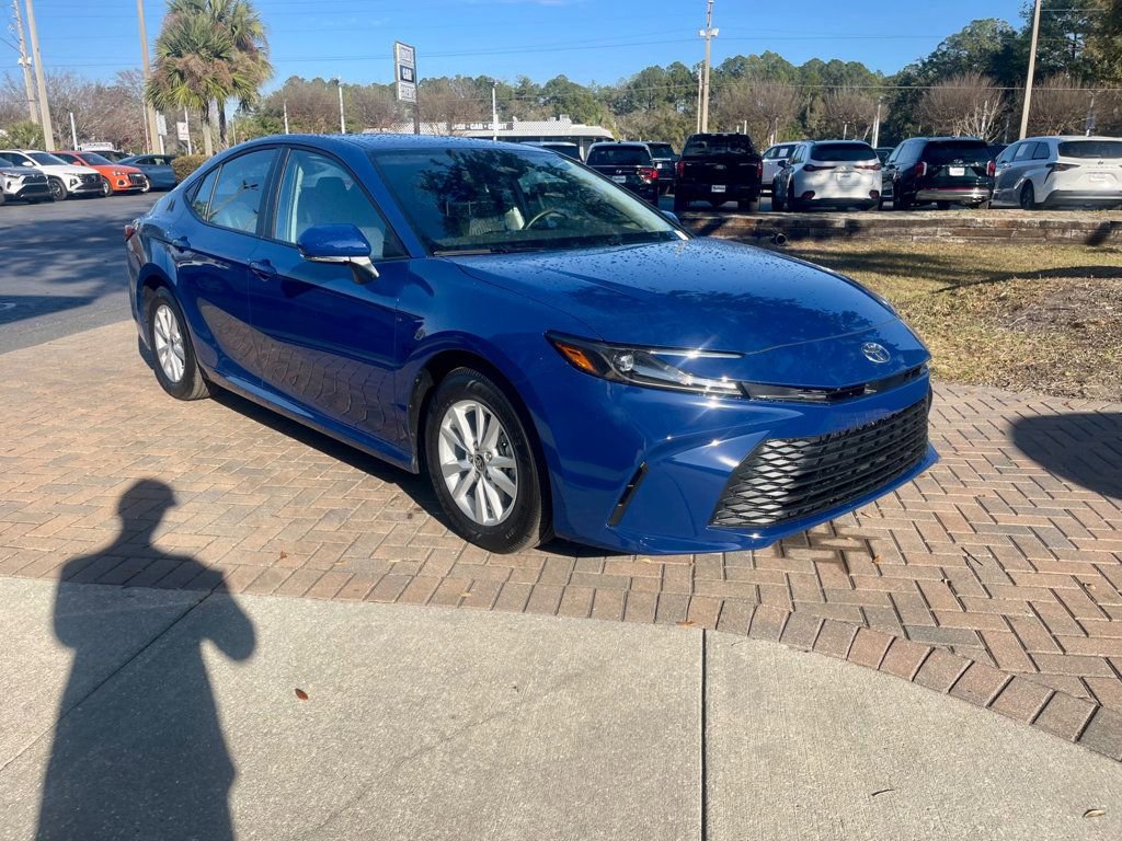 Used 2026 Toyota Camry LE image 7