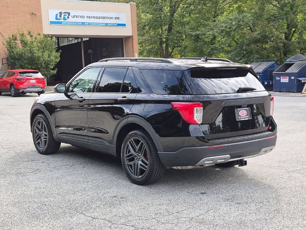 Used 2020 Ford Explorer XLT w/ Equipment Group 202A AWD/4WD image 9