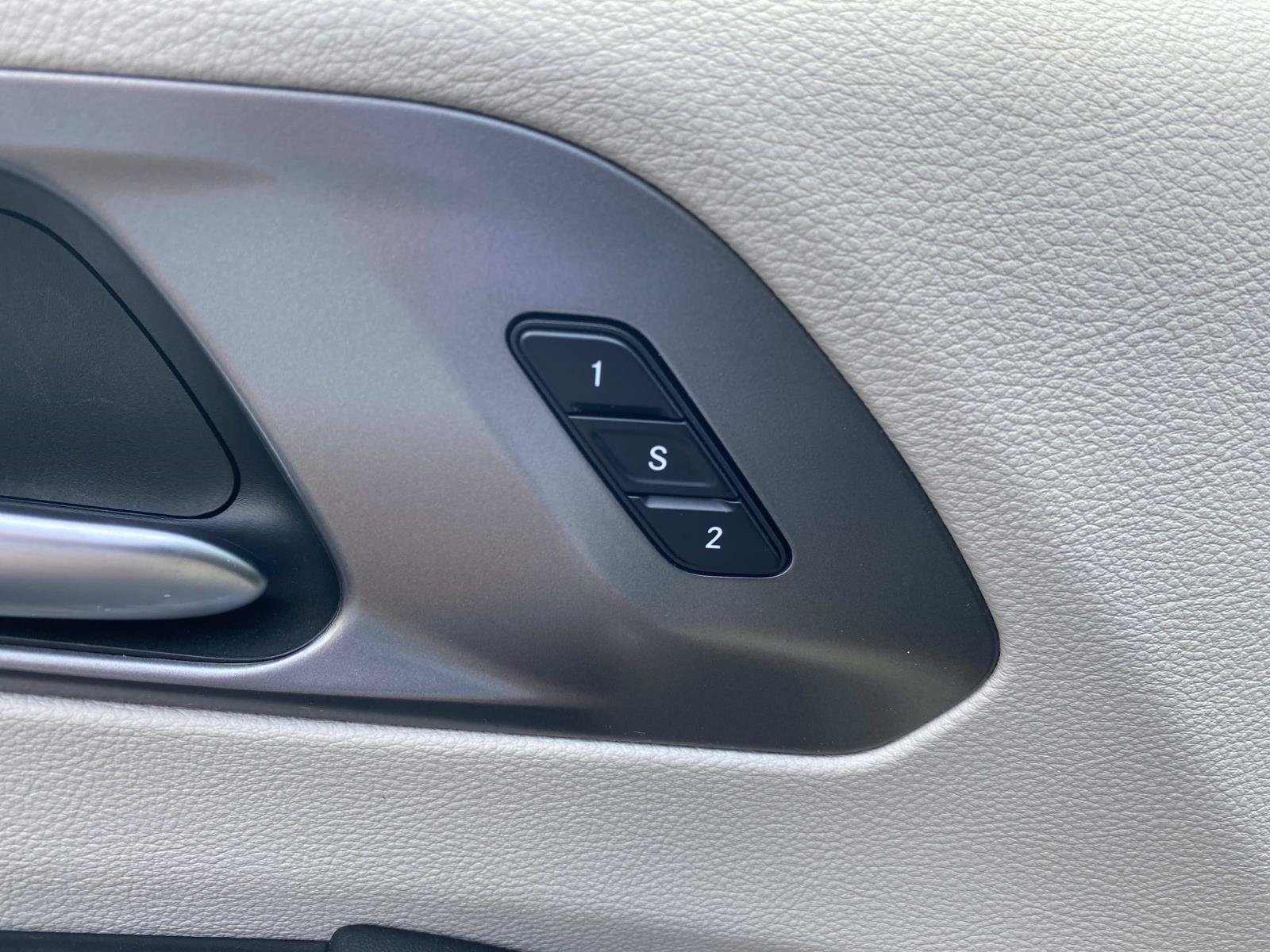 Used 2023 Chrysler Pacifica Touring-L FWD image 20