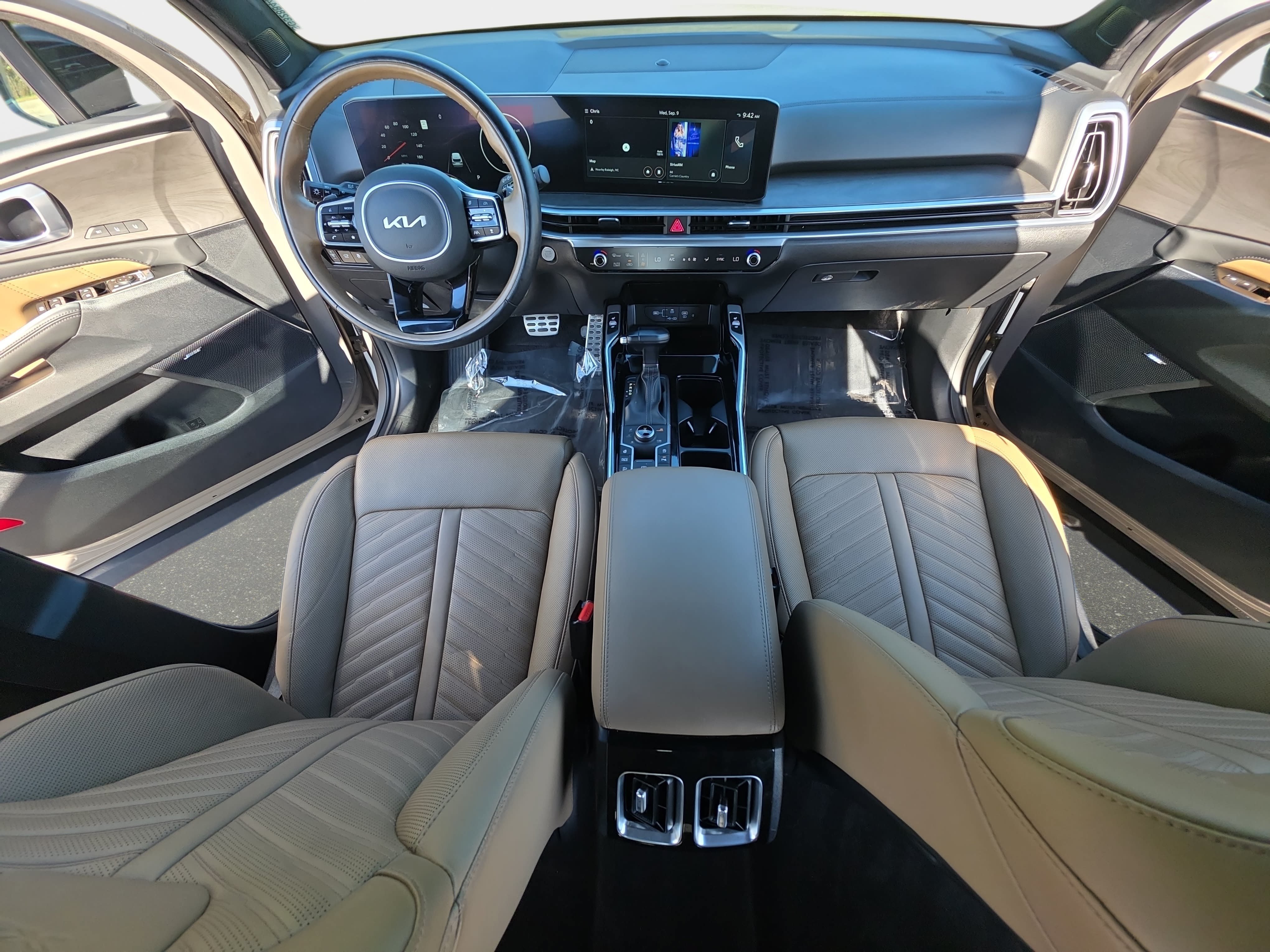 Used 2025 Kia Sorento SX Prestige w/ Olive Brown Leather Package AWD/4WD image 9