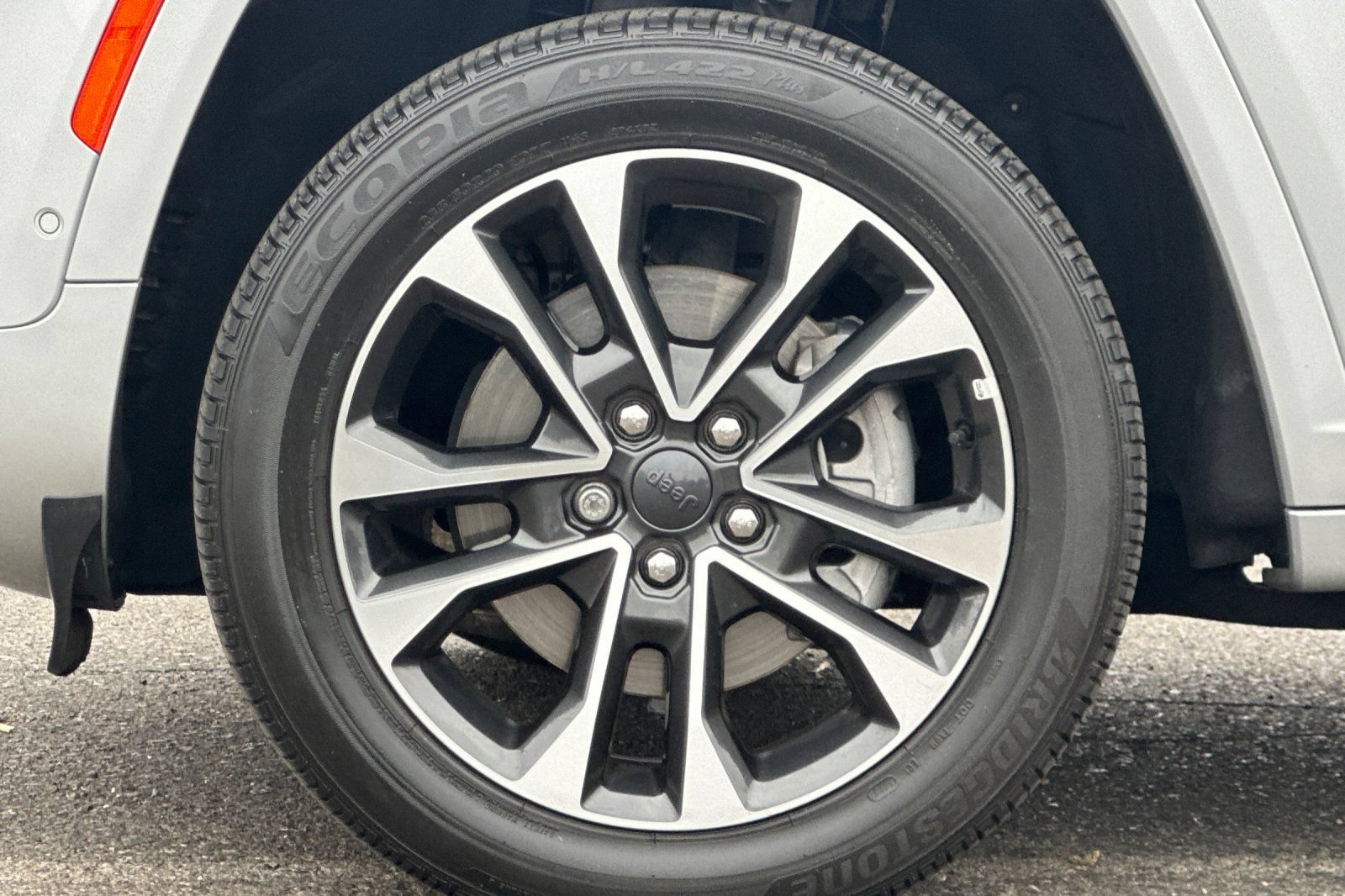 Used 2023 Jeep Grand Cherokee L Overland RWD image 26