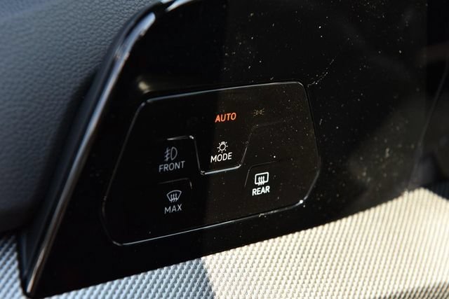 New 2026 Volkswagen GTI SE FWD image 10