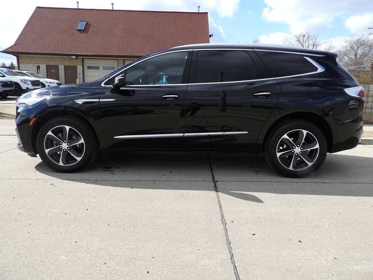 Used 2022 Buick Enclave Essence w/ Experience Buick Package FWD image 6