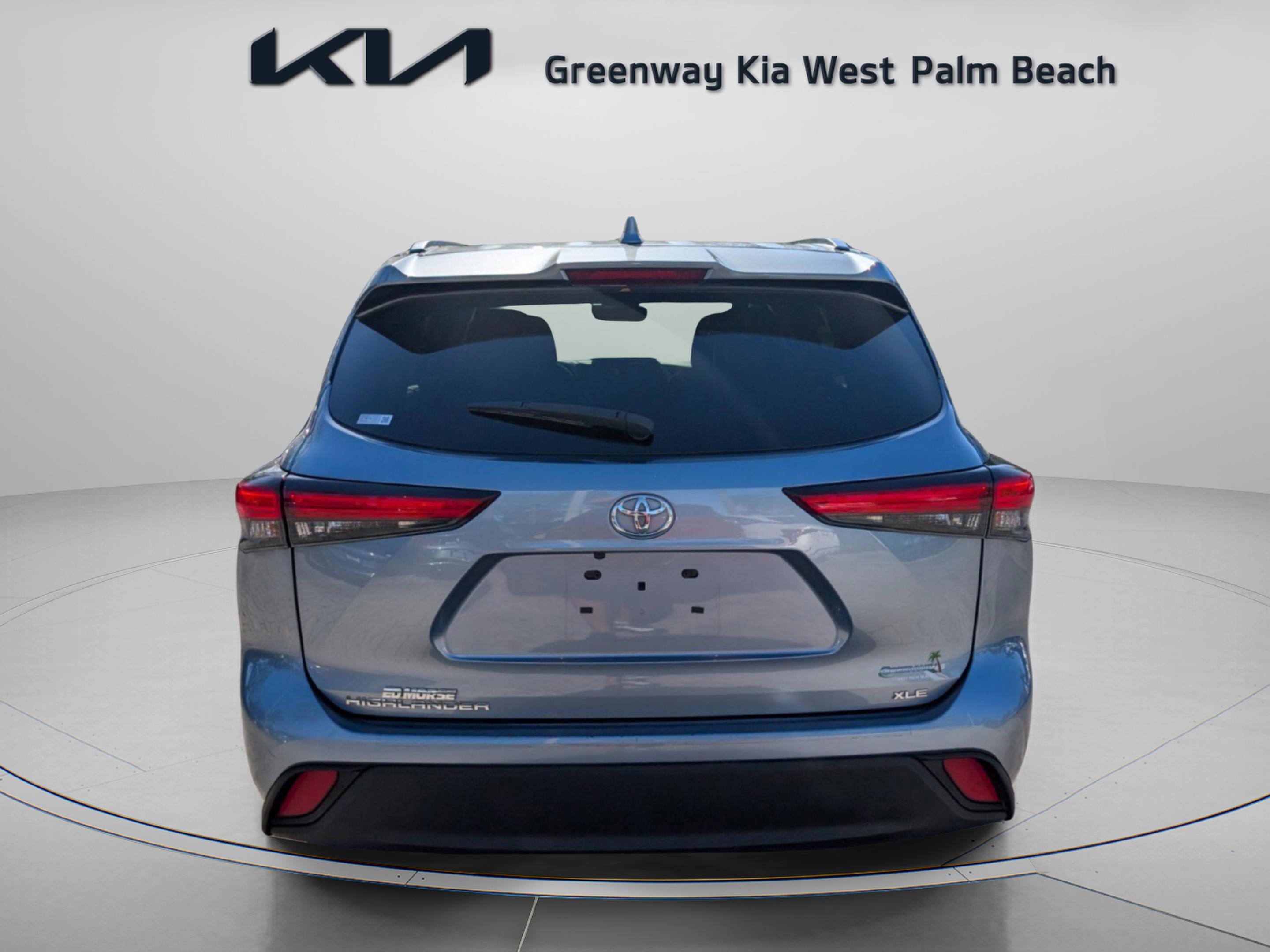 Used 2021 Toyota Highlander XLE FWD image 7