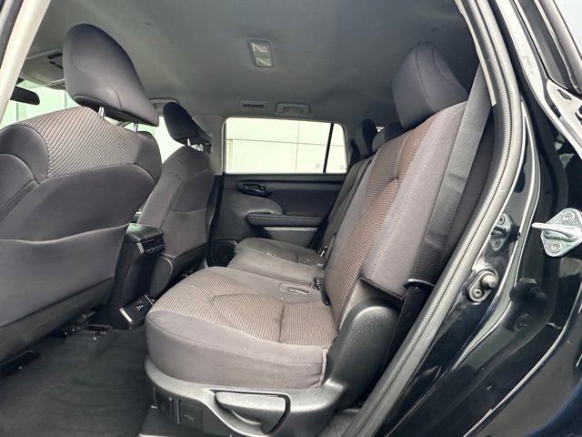 Used 2021 Toyota Highlander L image 27